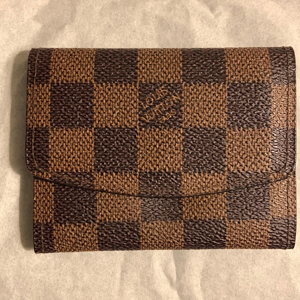 Authentic Louis Vuitton Damier Ebene Pattern Card Holder. Unisex